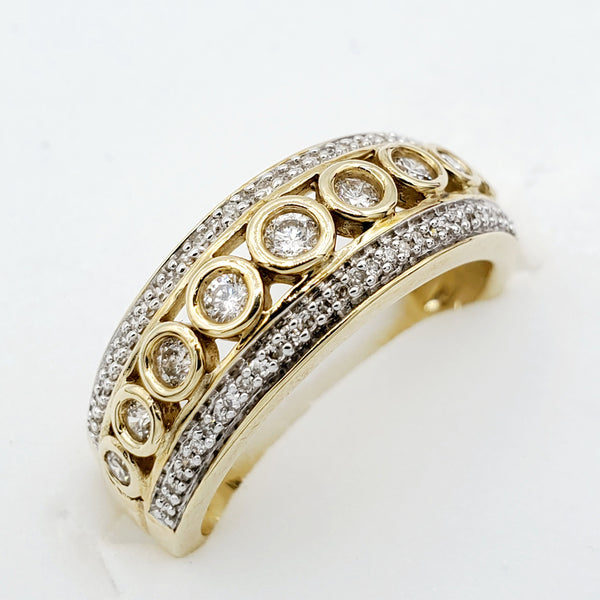 10kt yellow gold ring with bezel set round brilliant cut diamonds 0.40ct
